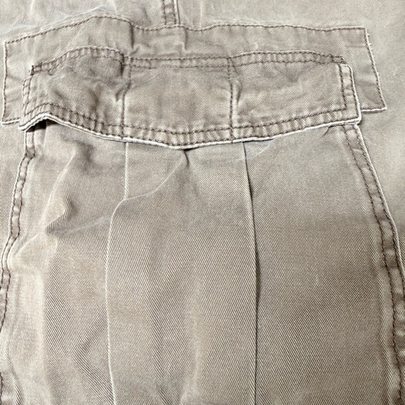 Levi's Men's 34x30 Brown Cargo Pants - Picture 11 of 11